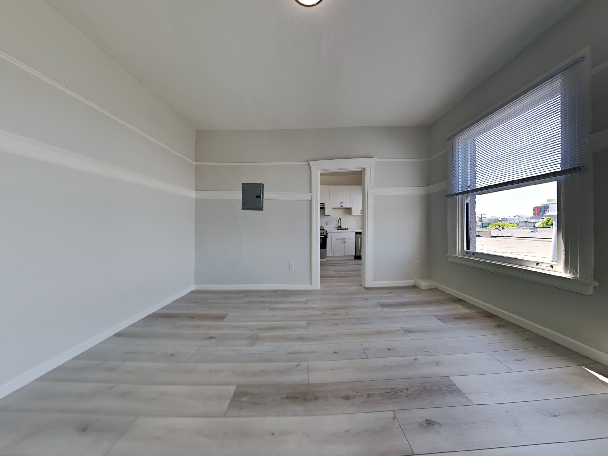 901 Valencia Mosser Living